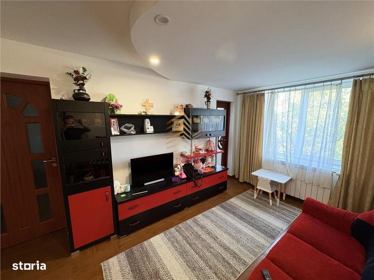 Apartament cu 3 camere decomandat în Sud