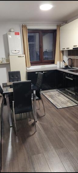 Apartament cu 3 camere decomandat, mobilat în Calea București