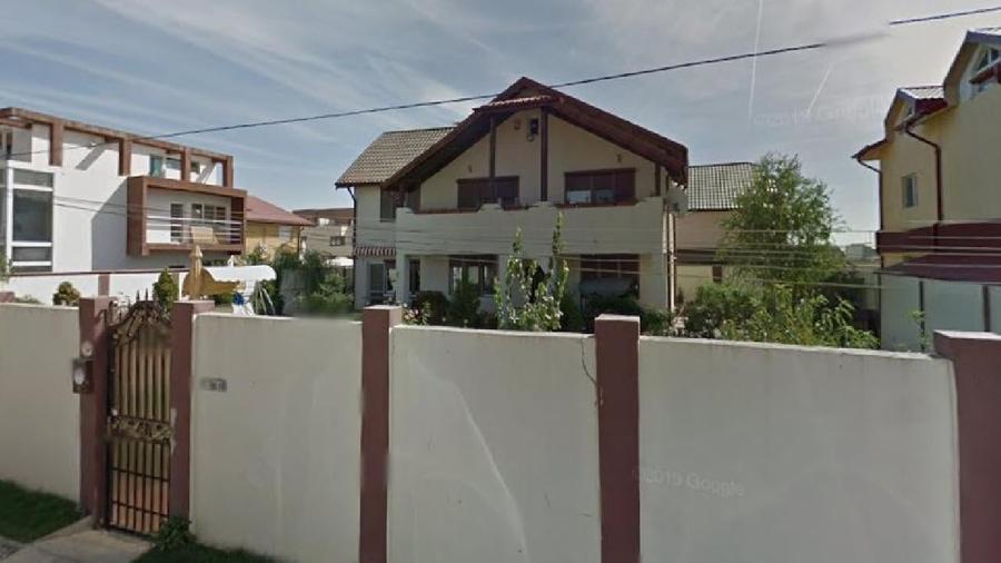 Casă individuală cu 5 camere cu Teren 495 Mp în Est