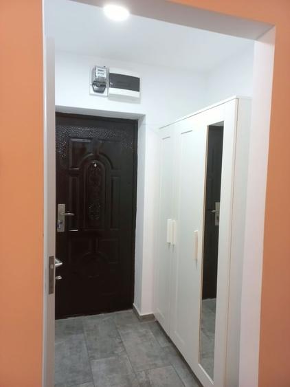 Garsonieră decomandată în Titan
