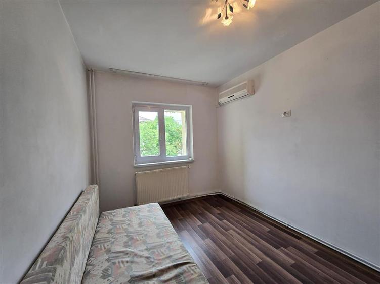 Apartament cu 3 camere decomandat în 9 Mai