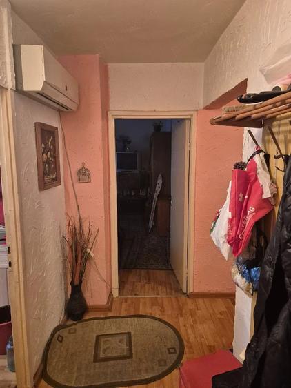 Vand apartament 4 camere decomandat et.1 micro V - 8