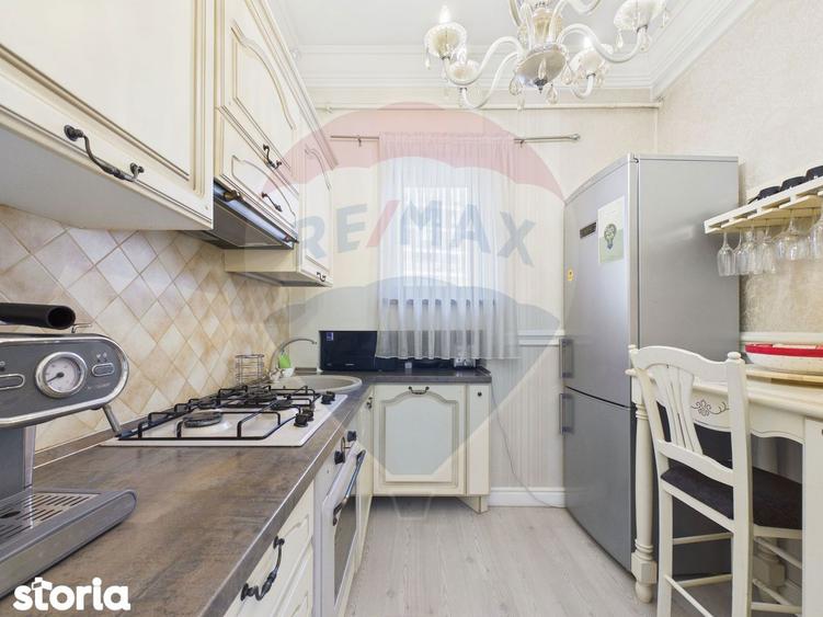 Apartament cu 3 camere semidecomandat, mobilat în Centrul Istoric