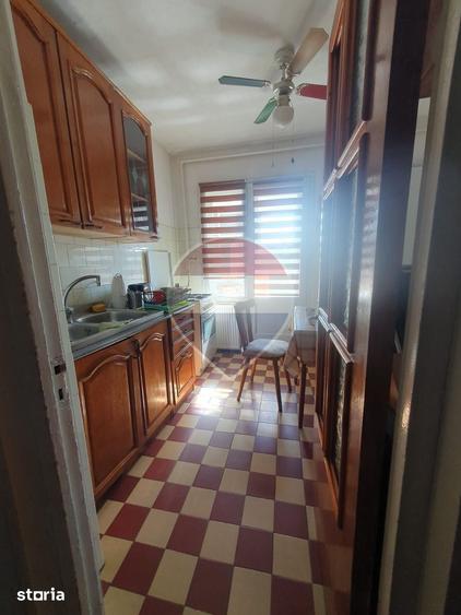 Apartament cu 4 camere decomandat în Sud