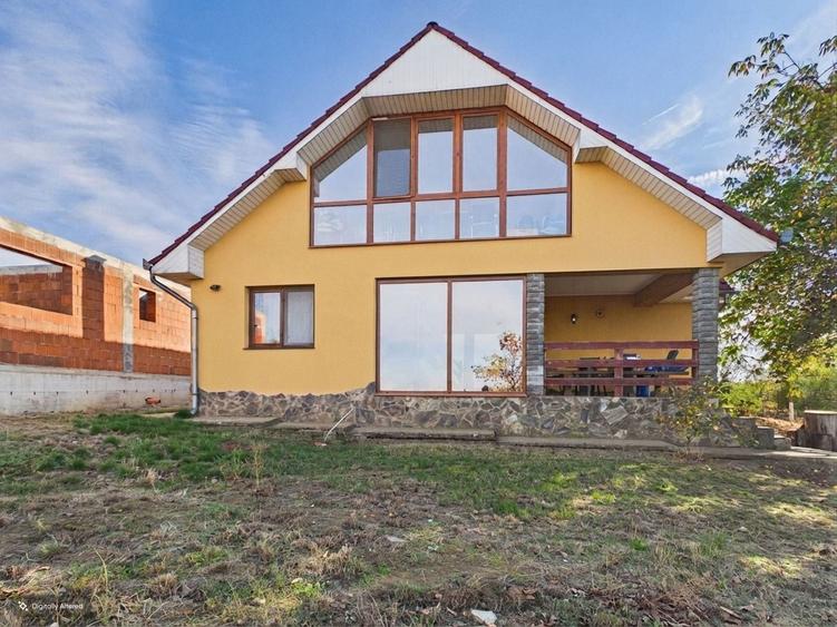 Casă individuală cu 5 camere cu Teren 961 Mp în Leș