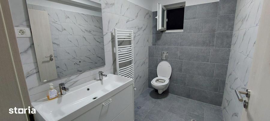 Casă cu 7 camere cu Teren 300 Mp în Odăile