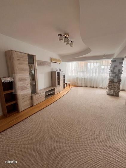 Apartament cu 4 camere decomandat în Central