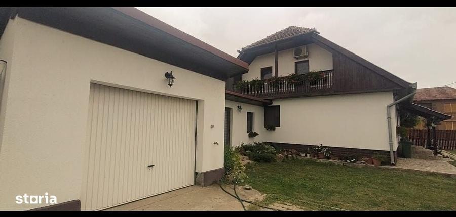 Casă cu 4 camere cu Teren 1000 Mp în Sălard