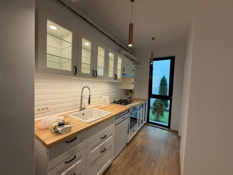 Apartament cu 3 camere decomandat în Arcul de Triumf