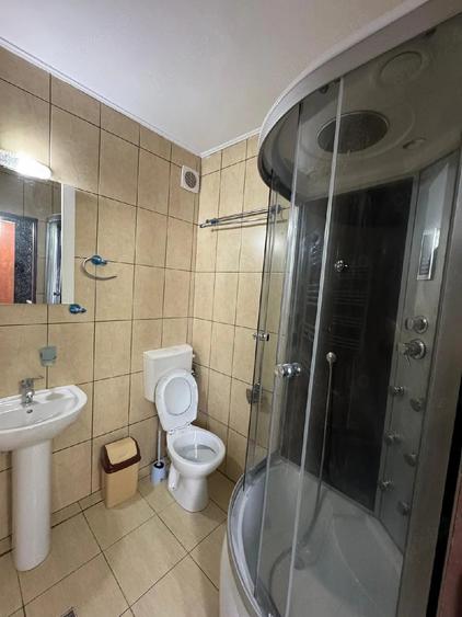 Casă cu 6 camere cu Teren 320 Mp în Central