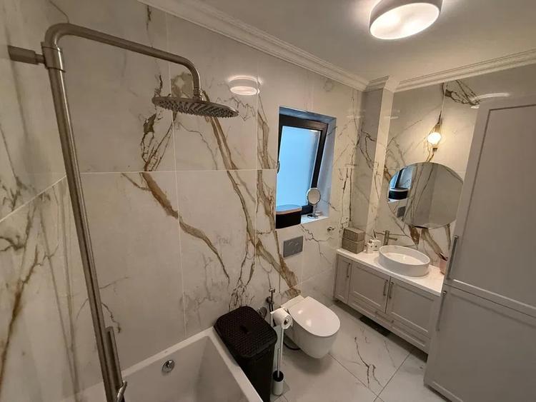 Apartament cu 3 camere decomandat, mobilat în Bună Ziua