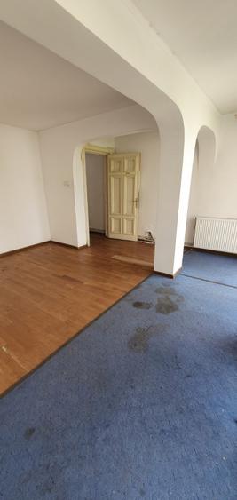 Casă cu 5 camere cu Teren 240 Mp în Nord