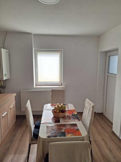 Casă cu 2 camere decomandat în Central