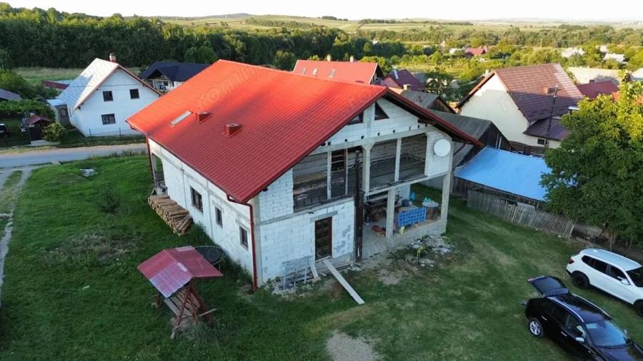 Casă cu 3 camere cu Teren 1000 Mp în Clit