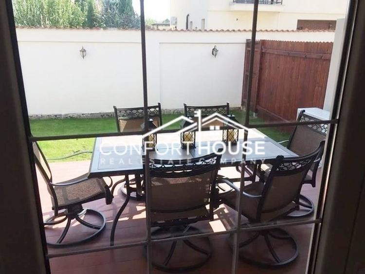 Duplex cu 8 camere cu Canalizare în Iancu Nicolae