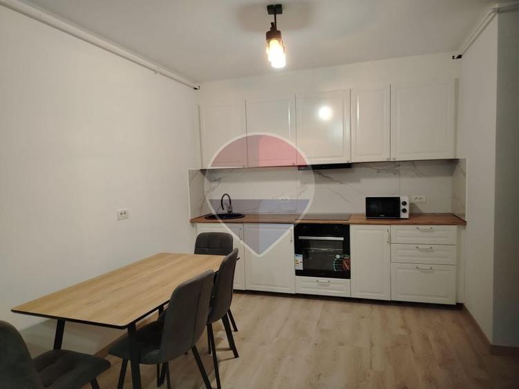 Apartament cu 2 camere semidecomandat, mobilat în UTA