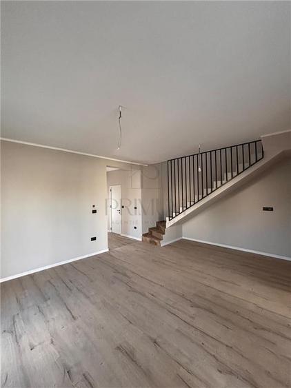 Duplex cu 4 camere cu Canalizare în Moșnița Nouă