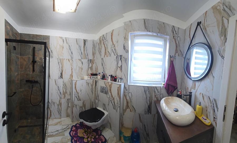 Apartament cu 3 camere semidecomandat în Apărătorii Patriei