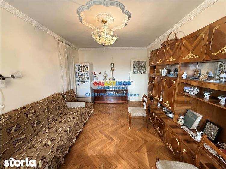 Apartament cu 3 camere semidecomandat, mobilat în Vest