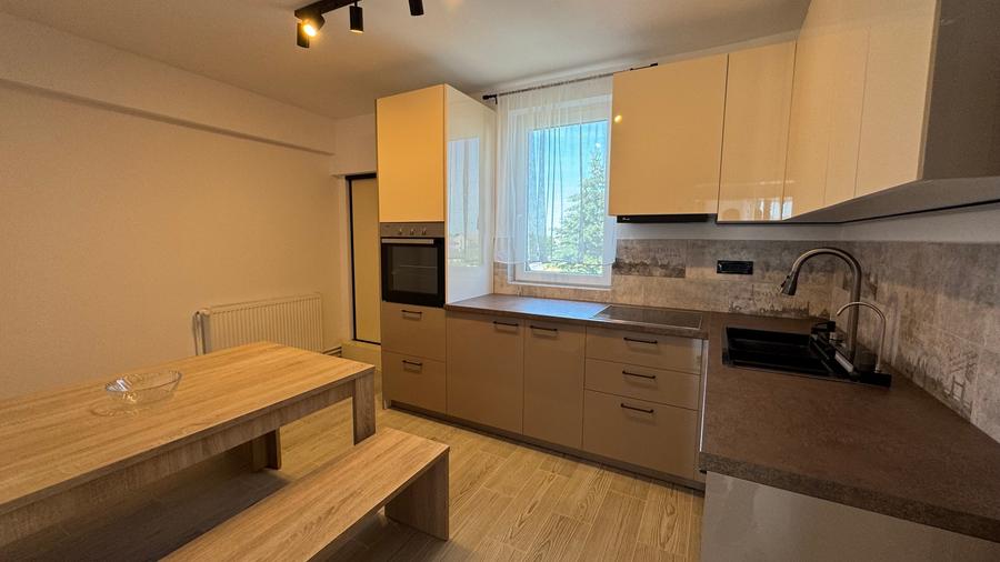 Apartament cu 3 camere decomandat în Bogdăneștilor