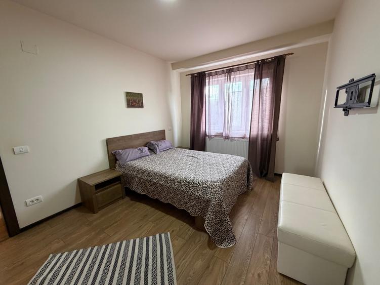 Apartament cu 3 camere semidecomandat în Aradului