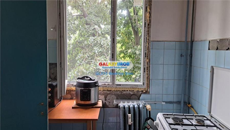 Apartament cu 3 camere decomandat în Drumul Taberei