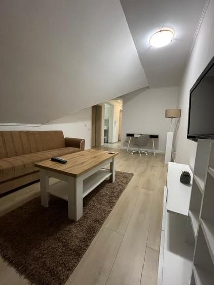 Apartament cu 2 camere semidecomandat în Lipovei