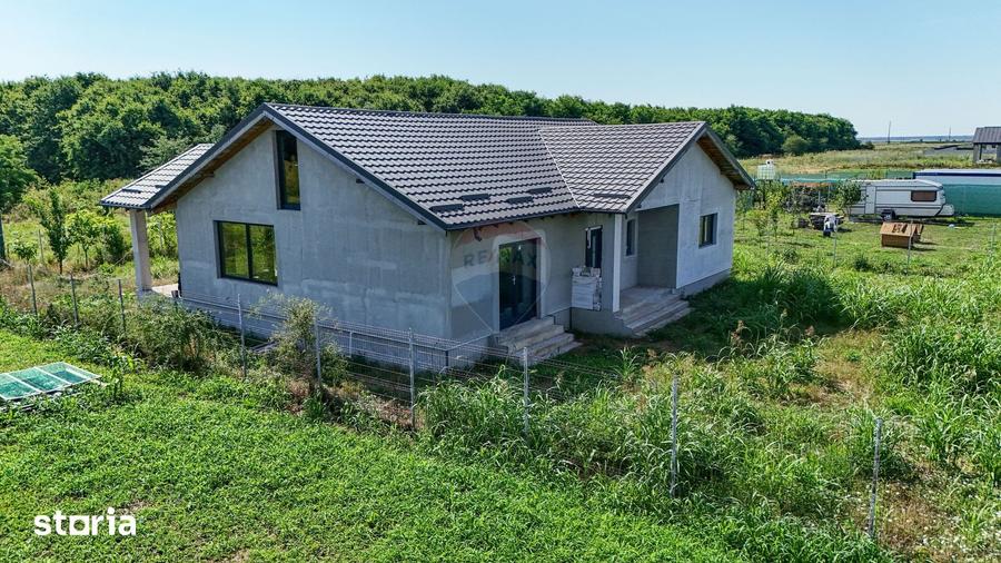 Casă cu 4 camere cu Teren 1007 Mp în Alexandru I. Cuza