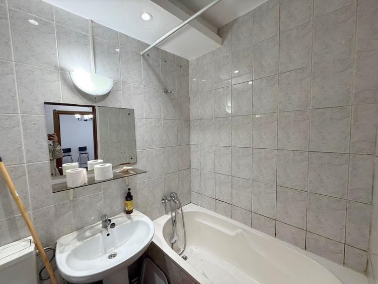 Apartament cu 2 camere semidecomandat în Apărătorii Patriei