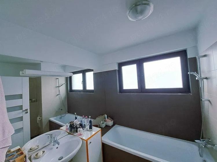 Apartament cu 3 camere semidecomandat în Calea Turzii