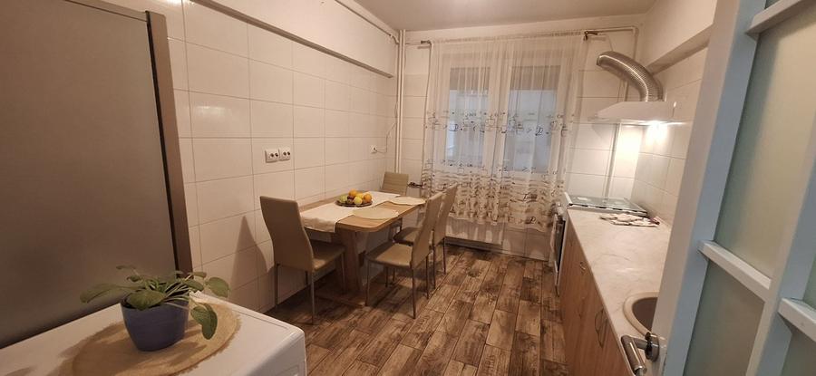 Apartament cu 2 camere decomandat în Tei