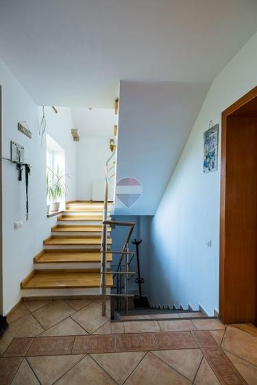 Casă individuală cu 4 camere cu Teren 700 Mp în Dârste