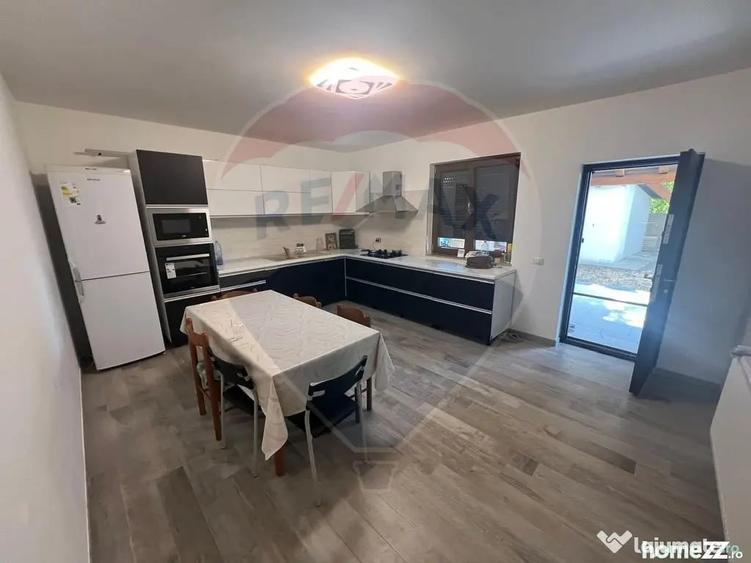 Casă cu 4 camere cu Teren 300 Mp în Central