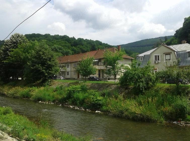 Casă cu Teren 94 Mp în Central