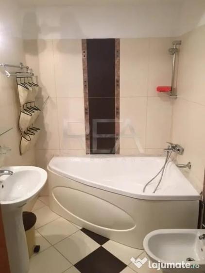 Apartament cu 3 camere semidecomandat în Băneasa