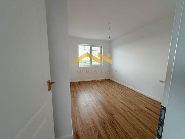 Duplex cu 4 camere cu Canalizare în Remetea Mare