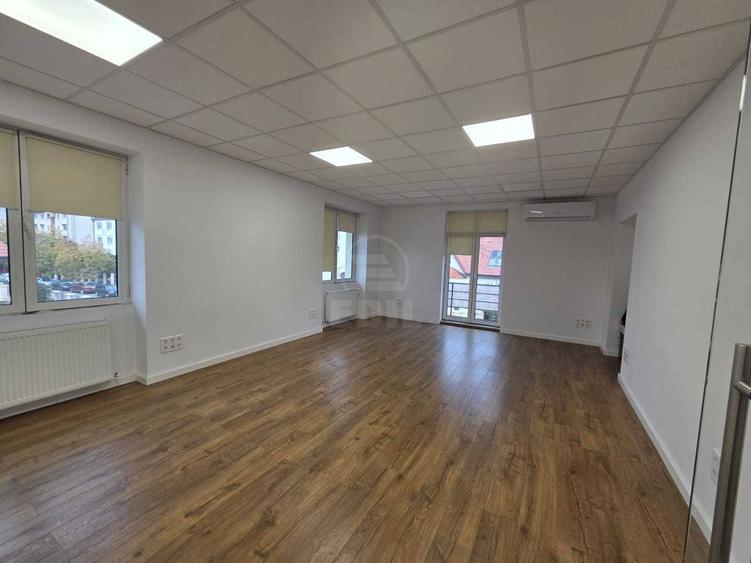 Casă cu 9 camere cu Teren 800 Mp în Central