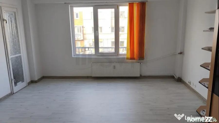 Apartament cu 3 camere decomandat în Calea Călărașilor