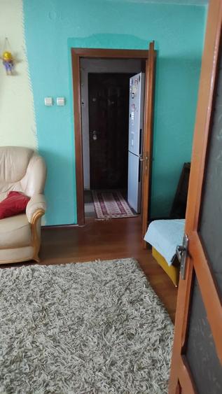 Apartament cu 3 camere semidecomandat în Dărmănești