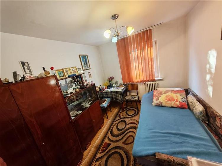 Apartament cu 4 camere semidecomandat, mobilat în Mănăștur
