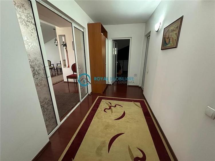 Apartament cu 3 camere decomandat, mobilat în Republicii
