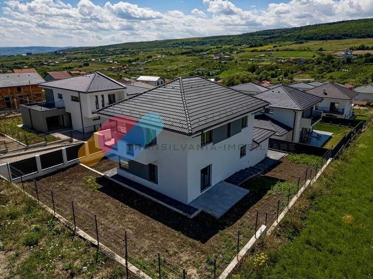 Casă individuală cu 4 camere cu Canalizare în Chinteni