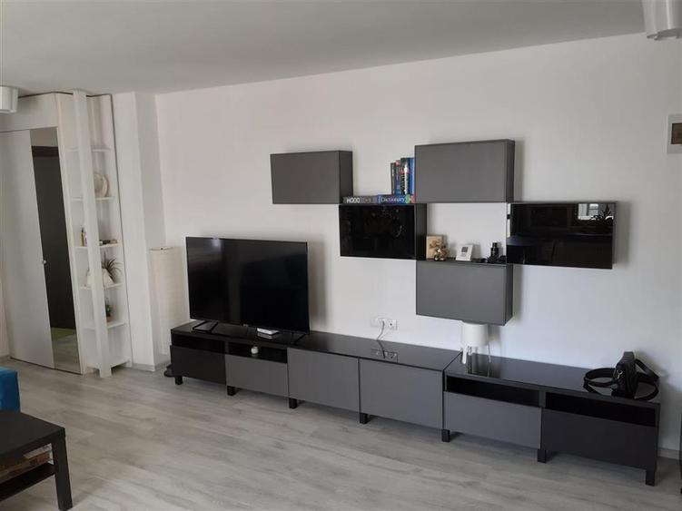 Apartament cu 2 camere semidecomandat, mobilat în Mihai Viteazul