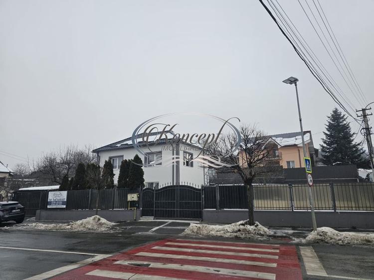Casă individuală cu 6 camere cu Canalizare în Iris