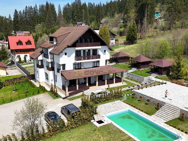 Casă individuală cu 14 camere cu Piscina în Predeal