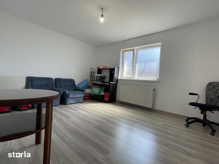 Casă cu 9 camere cu Teren 711 Mp în Central