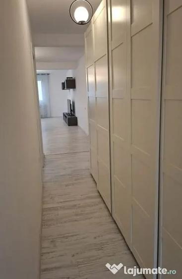 Apartament cu 3 camere decomandat în Ștefănești