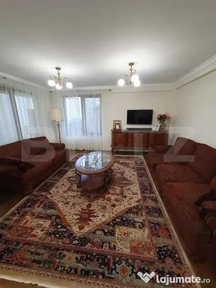 Apartament cu 3 camere semidecomandat, mobilat în Central