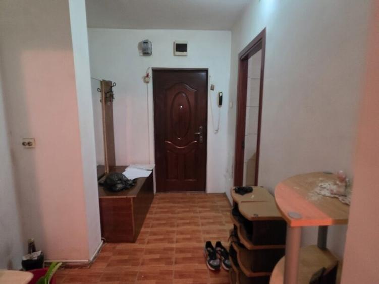 Apartament cu 3 camere decomandat în Dristor