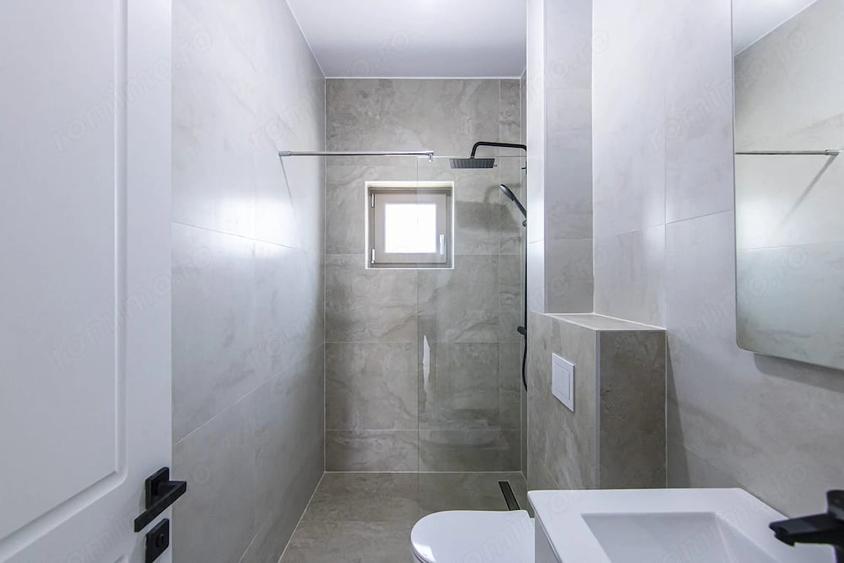 Casă cu 7 camere cu Teren 369 Mp în Ferme